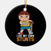 キッズキッズおもしろい壊れた腕アート女子男性へキッズ セラミックオーナメント (正面)