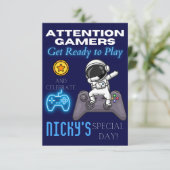 キッズゲーマーをテーマにしたゲーム誕生日招待状 招待状 (スタンド正面)