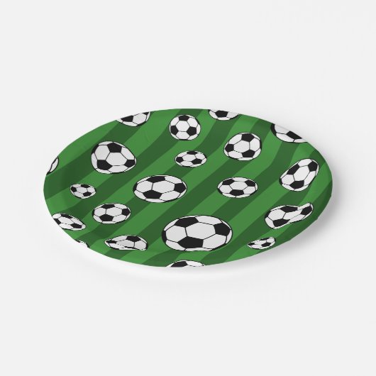 キッズサッカーボールのパターン緑のストライプ誕生日 ペーパープレート (アングル)