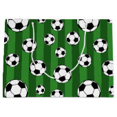 キッズサッカーボールのパターン緑のストライプ誕生日 ラージペーパーバッグ (正面)