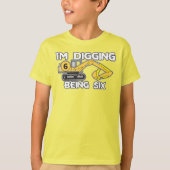 キッズシックス誕生日6歳で掘ってる Tシャツ (正面)