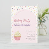 キッズスプリンクルベーキング誕生日パーティーの招待状 招待状 (スタンド正面)