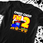 キッズチョオCHOO TRAIN 2nd BirthdayチョオCHOO I'm 2 Tシャツ<br><div class="desc">このCHOO CHOO I'm 2デザインは、あなたの2歳の幼児の男の子または女の子のための完璧な列車をテーマにした誕生日パーティーの贈り物を作る。この2回目の誕生日パーティーデザインは子供へ、列車や線路、口笛の列車のホーンのチョオ調べが好きな完璧な人。この列車の誕生日パーティーテーマのシャツは、カボース車と大きな誕生日の番号2とおもしろい漫画の列車グラフィックイラストレーションを備えている。大きく、明るく、目を引く、鉄道のトラック上のチョオ朝尾列車はあなたの子供の誕生日パーティーでたくさんの賛辞を得る！</div>