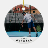 キッズテニスプレーヤーフォト写真名&年間スポーツ セラミックオーナメント (裏面)