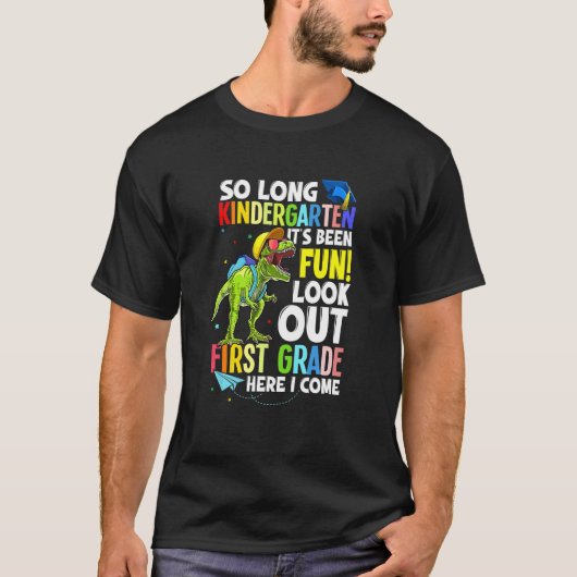 キッズトレックス恐竜そう長い幼稚園ここで私はCom Tシャツ (正面)