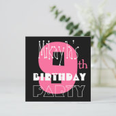 キッズナイン誕生日名前をカスタムするモダンピンク 招待状 (スタンド正面)