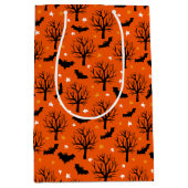 キッズハロウィーンブラックこうもり不気味な古い木 ミディアムペーパーバッグ (正面)