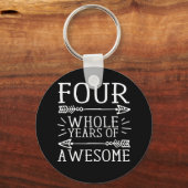 キッズフォー誕生日少年、4歳の誕生日少年 キーホルダー (正面)