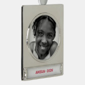 キッズポートレートバナーオーナメント – 学校ポートレート シルバープレートバナーオーナメント (右)