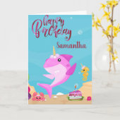 キッズユニコーンシャークパーソナライズされたカスタム誕生日 カード (黄色い花)