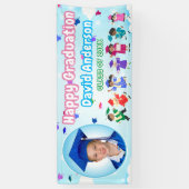 キッズ卒業生が卒業式キャップを投げるかわいい写真 横断幕 (縦)