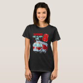 キッズ消防車8歳の消防士8番目の誕生日 Tシャツ (正面フル)