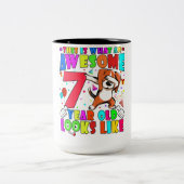 キッズ素晴らし7歳の男の子の女の子の誕生日パーティー ツートーンマグカップ (中央)