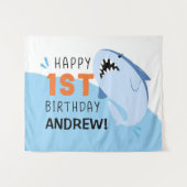 キッズ1stシャークバースデーパーティーカスタムバックドランドボーイ タペストリー (正面(横))