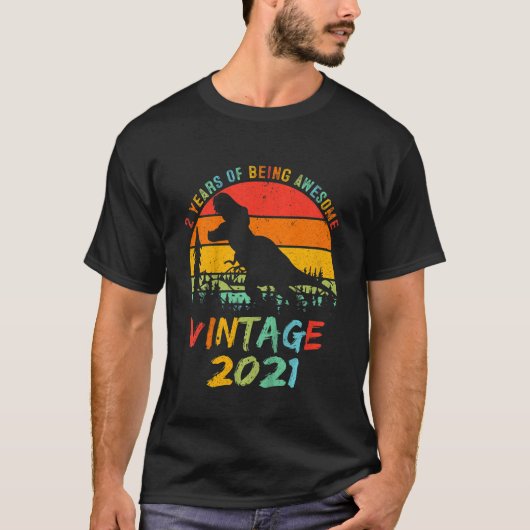 キッズ2歳の恐竜2歳の誕生日素晴らし男 Tシャツ (正面)