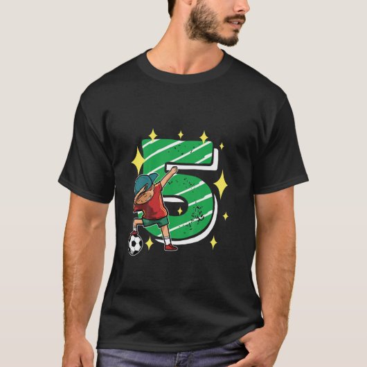 キッズ5年サッカーギフト5th誕生日ダビング足 tシャツ (正面)