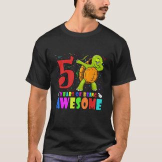 キッズ5th誕生日パーティダビングカメ – 5年 tシャツ