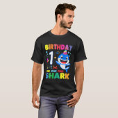 キッズ·キッズ·ベビー·シャーク1歳の誕生日男の子1年前 Tシャツ (正面フル)
