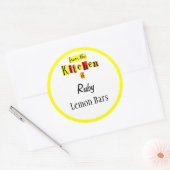 キッチンからレトロイエローカスタムステッカー ラウンドシール (封筒)