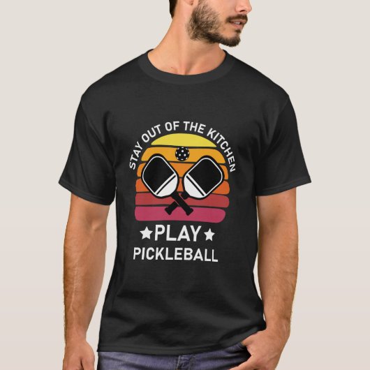 キッチンから離れてピックルボールをしよう Tシャツ (正面)