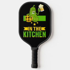 キッチンでボールをピクルス漬けにする ピックルボールラケット