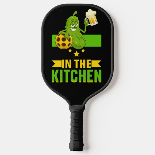 キッチンでボールをピクルス漬けにする ピックルボールラケット (裏面)