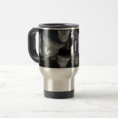 キッチンで飲んでからにっこり笑う猫タップ。 トラベルマグ (正面左)