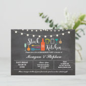 キッチンの婚約パーティカップルのシャワーをストック 招待状 (スタンド正面)