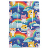 キッチンオンレインボウズ小さな女の子誕生日 ミディアムペーパーバッグ (裏面)