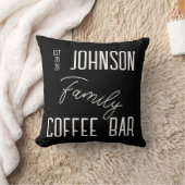 キッチンコーヒーバーファミリー名白黒 クッション (ブランケット)