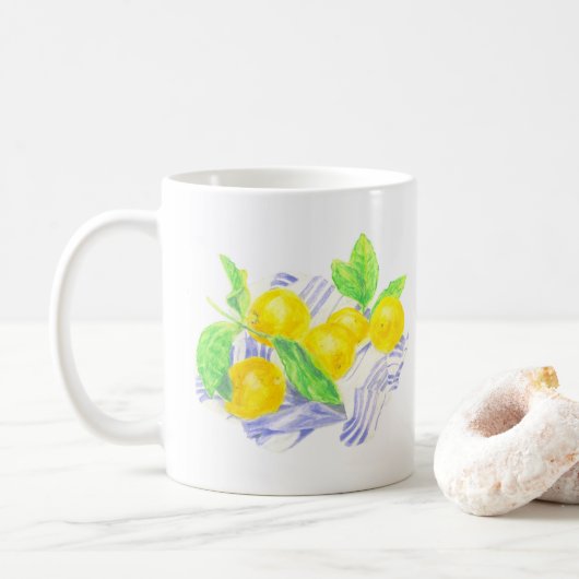 キッチンタオルの上に置かれたマイヤーレモン コーヒーマグカップ (ドーナツ)