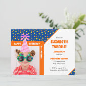 キッドパーソナライズされたフォトハッピーバースデーピンクハットv2 招待状 (スタンド正面)