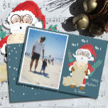 キッド独身の写真 | Santa Claus Blue Holiday Card 招待状<br><div class="desc">共有あなたのお気に入りの子供の写真あなたの家族と友達とこの休日感謝していは、この可愛いサンタクロースクリスマスカードに。追加。あなたの季節の挨拶と家族の名前。背中は青く、白い雪が積もっている。© ArianeCイラスト-All rights reserved</div>