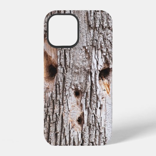キツツキの穴だらけの木の顔 iPhoneケース (裏面)