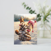 キツネのキャラクターが松ぼっくりを持った木 インビテーションポストカード (スタンド正面)