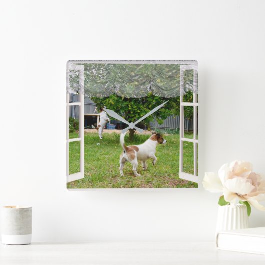 キツネの恐怖が庭を探検していた スクエア壁時計 (ホーム)