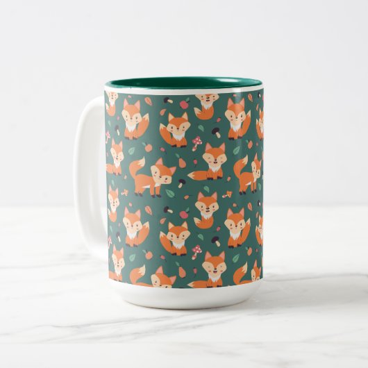キツネの森の緑、かわいいパターン ツートーンマグカップ (正面左)