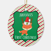 キツネの身に着けているトナカイのサンタの帽子の初めてのクリスマス セラミックオーナメント (左)