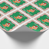 キツネの身に着けているトナカイのサンタの帽子の初めてのクリスマス ラッピングペーパー (角)