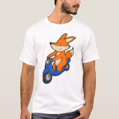 キツネをスクーターとバイクもしくは自転車に乗る人として Tシャツ (正面)
