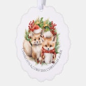 キツネカップル冬リースクリスマスパーソナライズされた オーナメントカード (左)