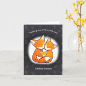 キツネファミリーオブスリーウォーミングアンドコージークリスマスホリデー カード (黄色い花)