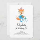 キツネ誕生日パーティーの招待。女の子ベビー。動物 招待状 (正面)