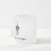 キツネ・テリアは木に飛び込んだ フロストグラスマグカップ (正面左)