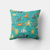 キティキャットヨガポーズターコイズブルーイエローウィムシー クッション (裏面)