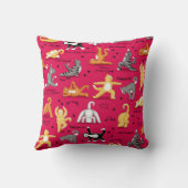 キティ猫ヨガが赤い黄色カラフルのウィムシーをポーズ クッション (裏面)