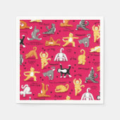 キティ猫ヨガが赤い黄色カラフルのウィムシーをポーズ スタンダードカクテルナプキン (正面)