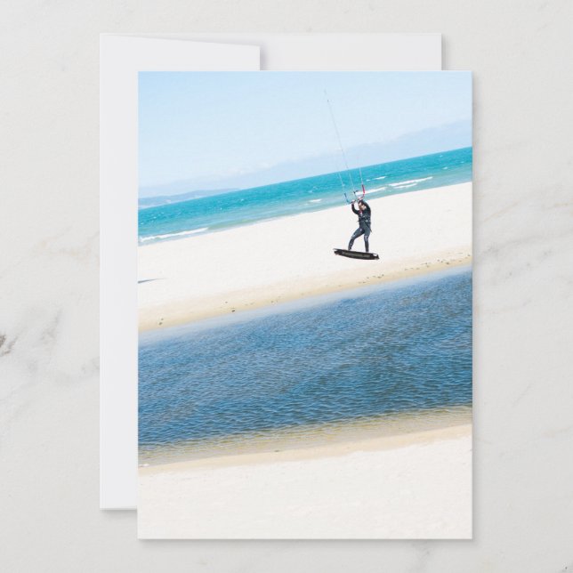 キテサーファーが空気を吸い上げる (正面)