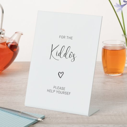 キドスのミニマル結婚主義の子供の活動 台座サイン (インサイチュ)