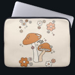 キノコと花アーストーンベージュレトロ70s ラップトップスリーブ<br><div class="desc">ベージュとアーストーンのマッシュルームのイラストレーション-感動的引用文「信じあなたの魔法で」。</div>